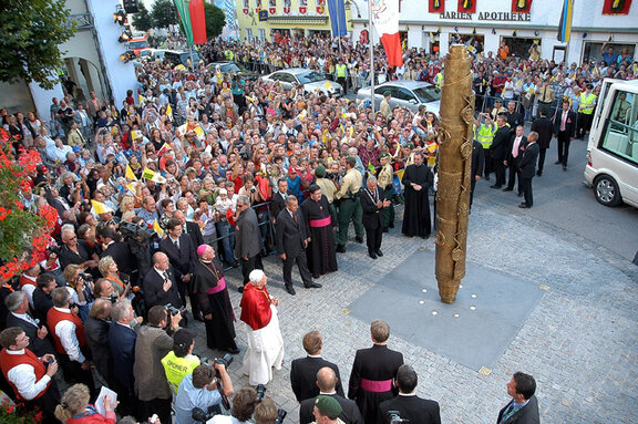 Benediktsäule (anlässlich des Papstbesuches am 11. September 2006)